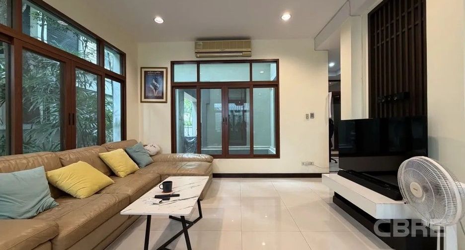For sale 4 bedrooms house in Bang Kapi, Bangkok