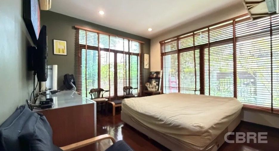 For sale 4 bedrooms house in Bang Kapi, Bangkok