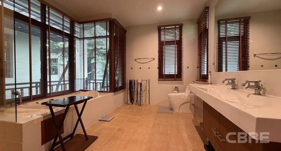 For sale 4 bedrooms house in Bang Kapi, Bangkok