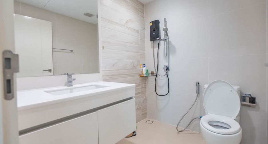For rent 4 bedrooms house in Lat Phrao, Bangkok