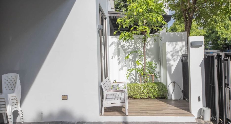 For rent 4 bedrooms house in Lat Phrao, Bangkok