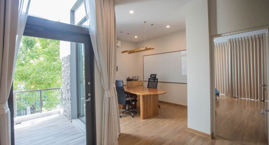 For rent 4 bedrooms house in Lat Phrao, Bangkok