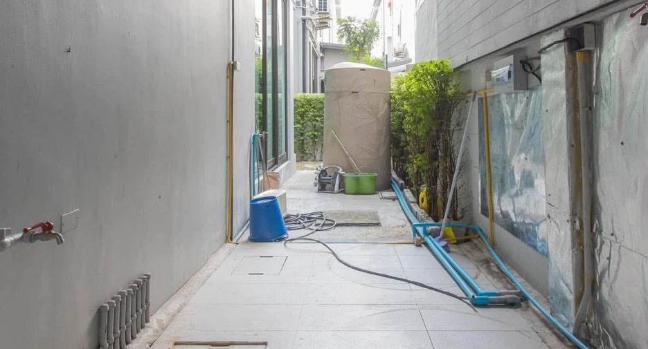 For rent 4 bedrooms house in Lat Phrao, Bangkok