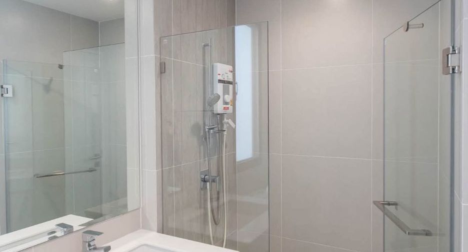 For rent 4 bedrooms house in Lat Phrao, Bangkok