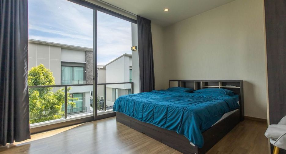 For rent 4 bedrooms house in Lat Phrao, Bangkok