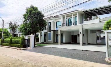 Casa en alquiler y en venta de 5 habitaciones en Lat Krabang, Bangkok