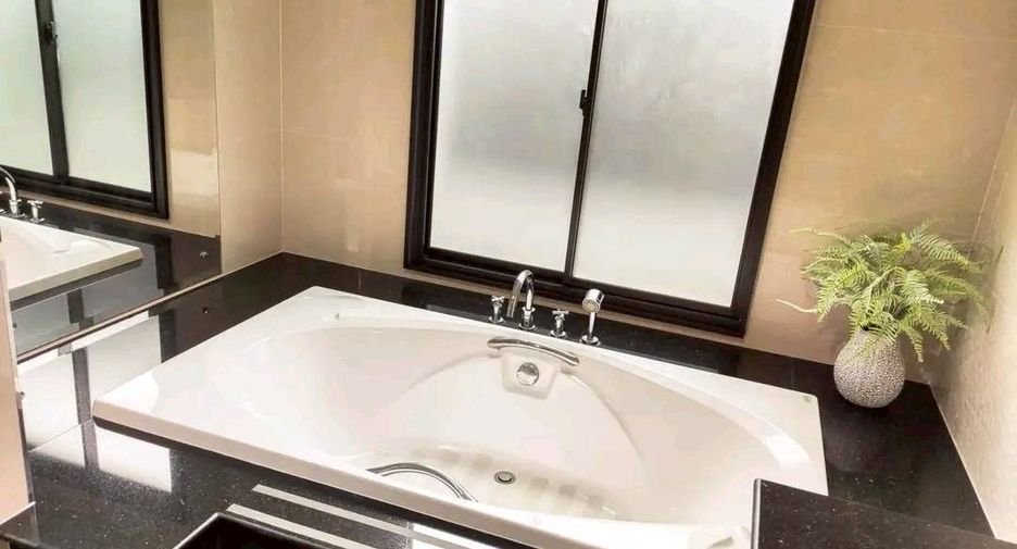 Haus zur Miete und zum Kauf mit 5 Zimmer in Lat Krabang, Bangkok