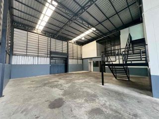 Local comercial en alquiler de 7 habitaciones en Lam Luk Ka, Pathum Thani