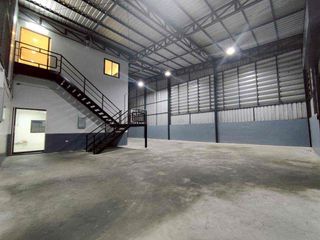 Local comercial en alquiler de 7 habitaciones en Lam Luk Ka, Pathum Thani