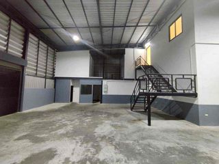 Local comercial en alquiler de 7 habitaciones en Lam Luk Ka, Pathum Thani