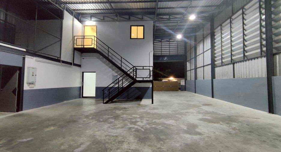 Local comercial en alquiler de 7 habitaciones en Lam Luk Ka, Pathum Thani