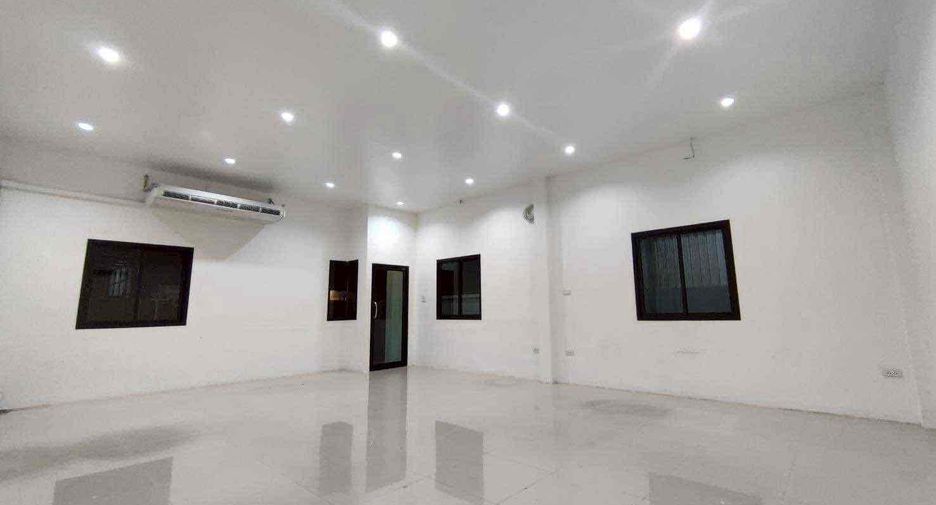 Local comercial en alquiler de 7 habitaciones en Lam Luk Ka, Pathum Thani