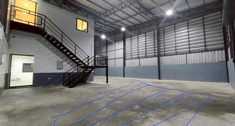 Local comercial en alquiler de 7 habitaciones en Lam Luk Ka, Pathum Thani