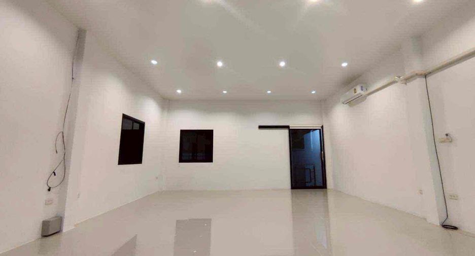 Local comercial en alquiler de 7 habitaciones en Lam Luk Ka, Pathum Thani