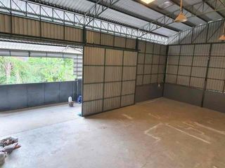 Local comercial en alquiler de 2 habitaciones en Lam Luk Ka, Pathum Thani