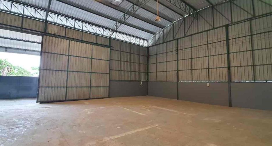 Local comercial en alquiler de 2 habitaciones en Lam Luk Ka, Pathum Thani