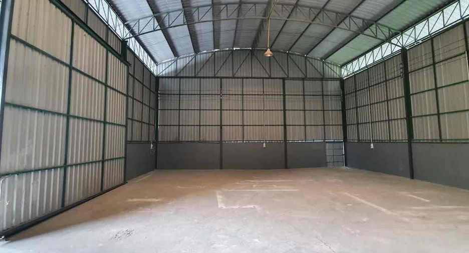 Local comercial en alquiler de 2 habitaciones en Lam Luk Ka, Pathum Thani