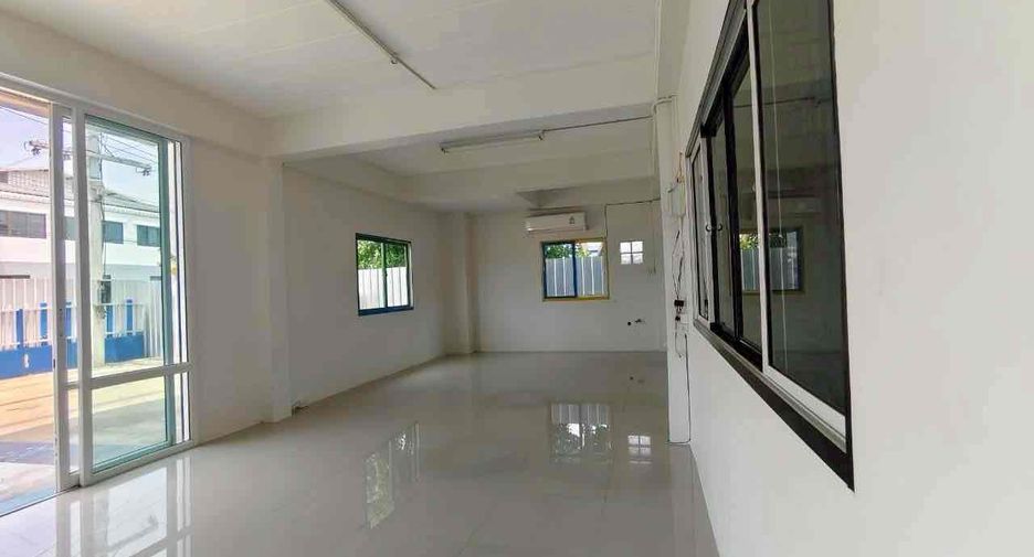 Gewerbefläche zur Miete mit 5 Zimmer in Lam Luk Ka, Pathum Thani