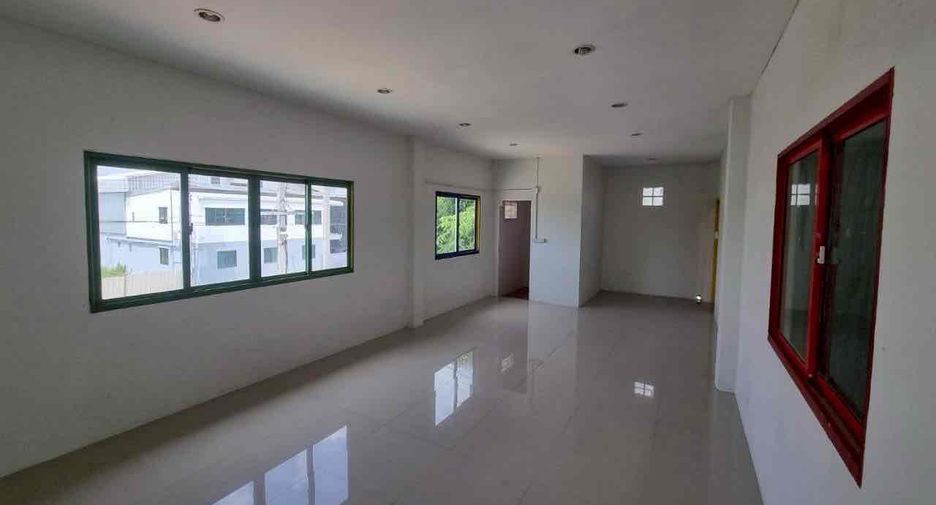 Gewerbefläche zur Miete mit 5 Zimmer in Lam Luk Ka, Pathum Thani