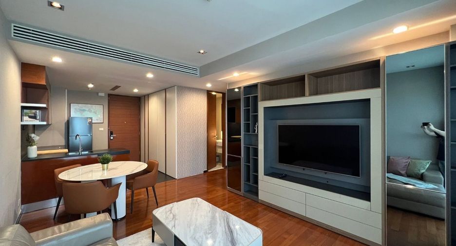 For rent 2 bedrooms condo in Khlong Toei, Bangkok