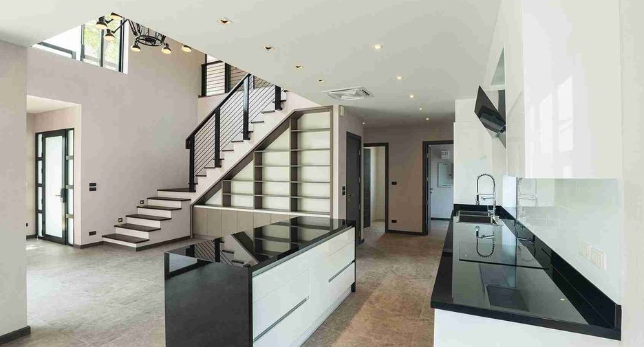 For sale 4 bedrooms villa in Mueang Chiang Mai, Chiang Mai