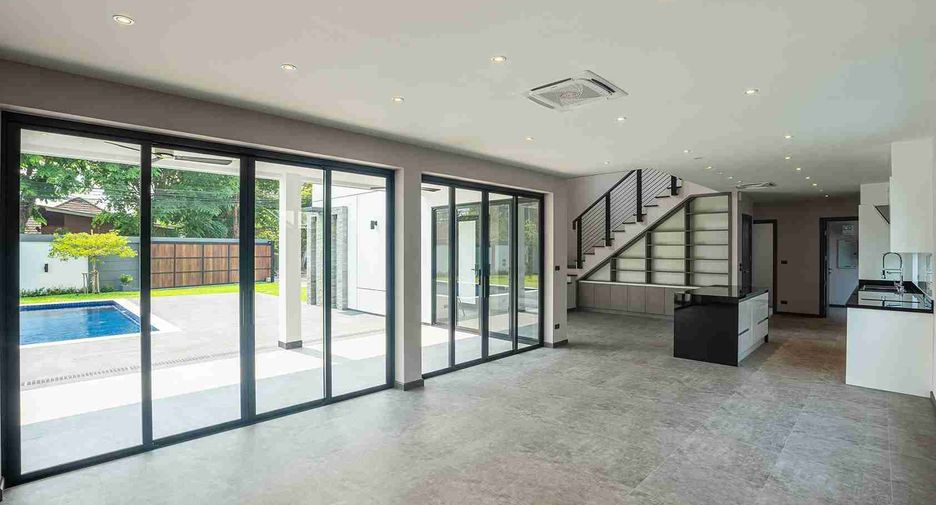 For sale 4 bedrooms villa in Mueang Chiang Mai, Chiang Mai