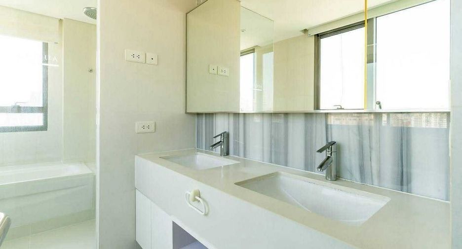For sale 2 bedrooms condo in Khlong Toei, Bangkok