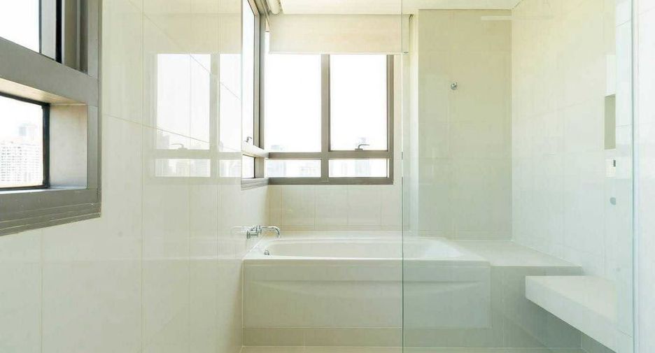 For sale 2 bedrooms condo in Khlong Toei, Bangkok