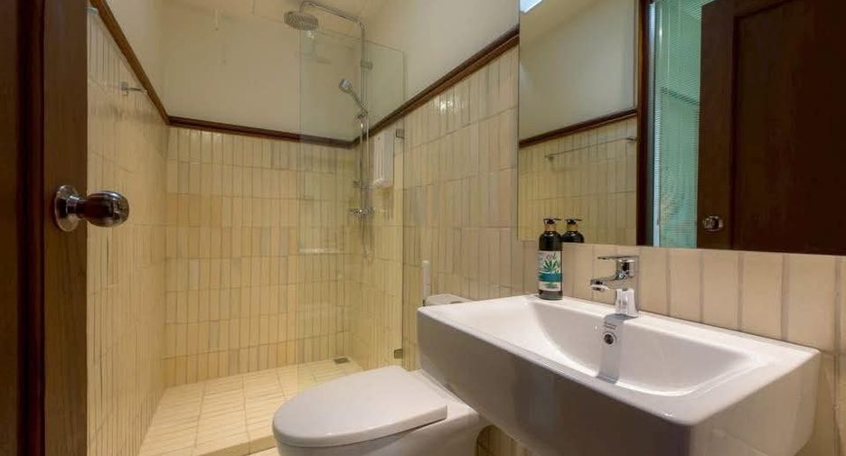 For rent 4 bedrooms villa in Mueang Chiang Mai, Chiang Mai