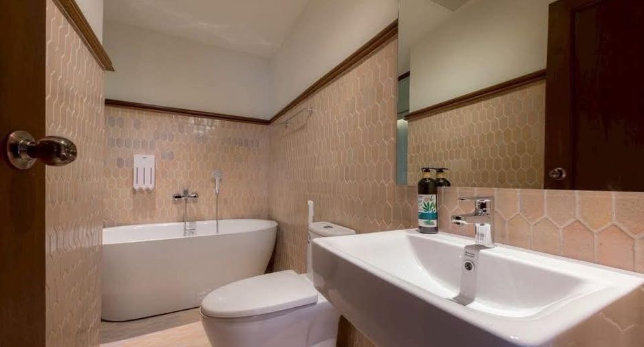 For rent 4 bedrooms villa in Mueang Chiang Mai, Chiang Mai