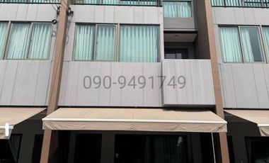 For sale 3 bedrooms townhouse in Saphan Sung, Bangkok