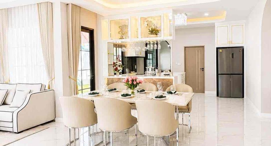 Villa en venta de 4 habitaciones en Bang Lamung, Chonburi