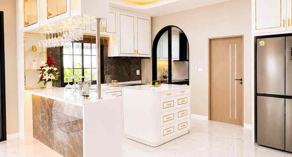 Villa en venta de 4 habitaciones en Bang Lamung, Chonburi