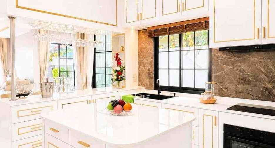 Villa en venta de 4 habitaciones en Bang Lamung, Chonburi
