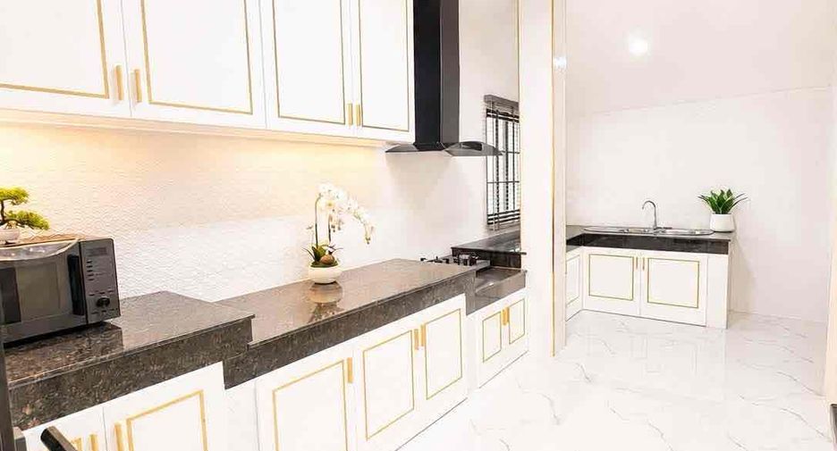 Villa en venta de 4 habitaciones en Bang Lamung, Chonburi