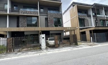 For rent 3 bedrooms townhouse in Lat Phrao, Bangkok