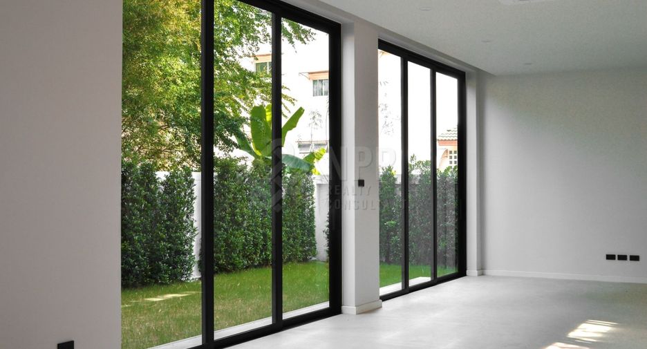 Haus zum Kauf mit 4 Zimmer in Suan Luang, Bangkok