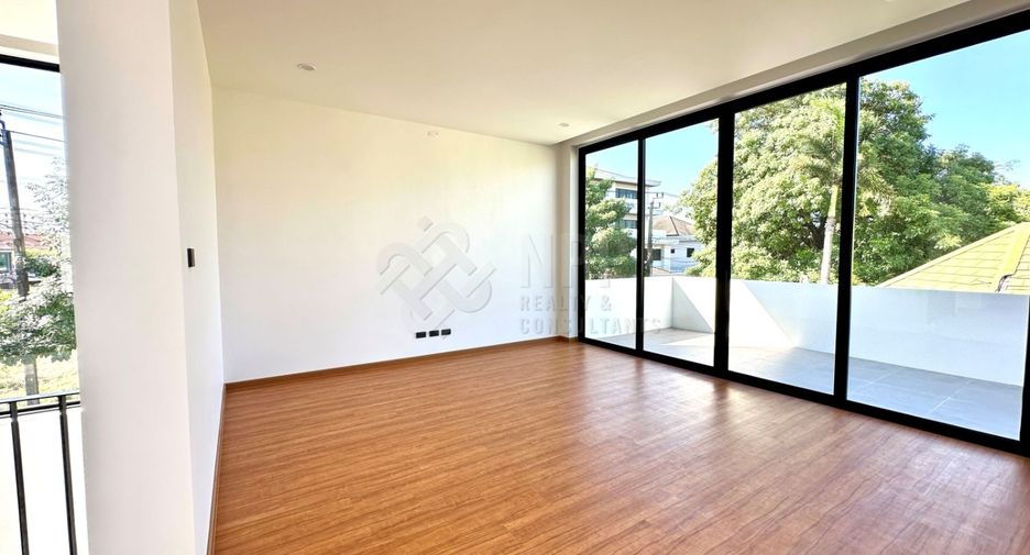 Haus zum Kauf mit 4 Zimmer in Suan Luang, Bangkok