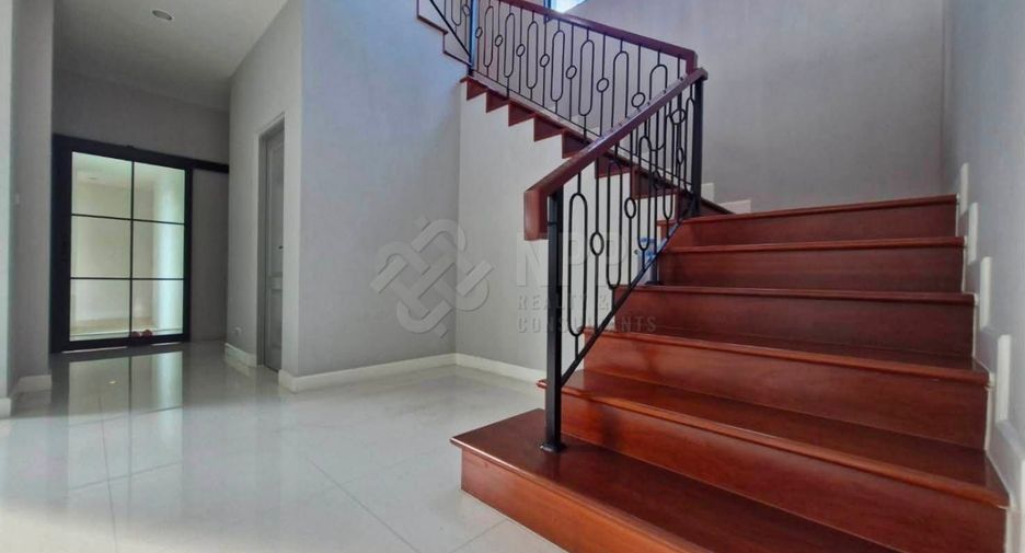 Casa en venta de 4 habitaciones en Thawi Watthana, Bangkok