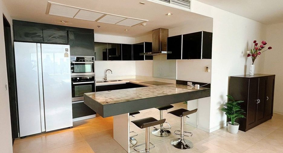 Condo en alquiler de 3 habitaciones en Watthana, Bangkok