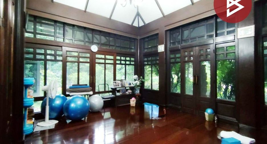 Casa en venta de 3 habitaciones en Huai Khwang, Bangkok