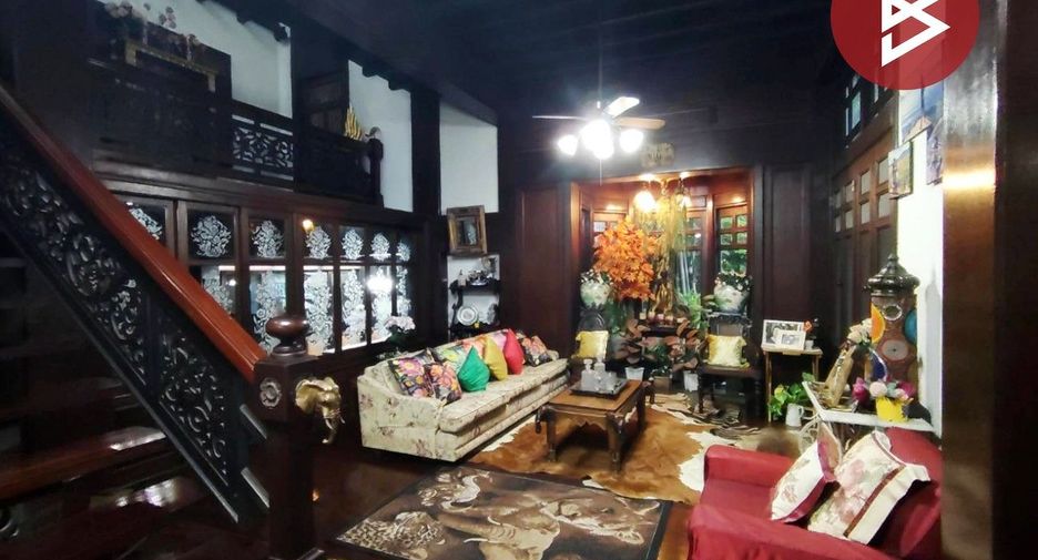 Casa en venta de 3 habitaciones en Huai Khwang, Bangkok