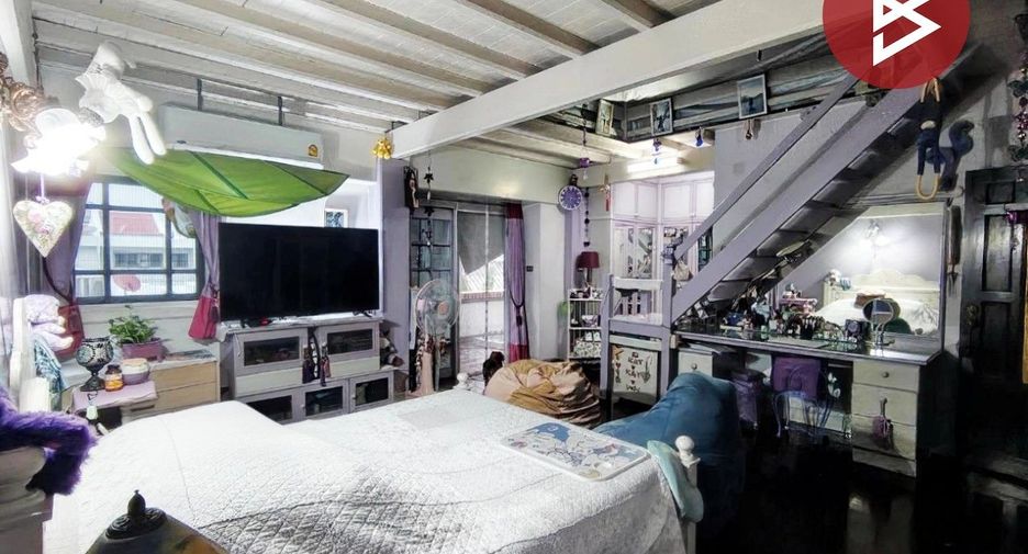 Casa en venta de 3 habitaciones en Huai Khwang, Bangkok