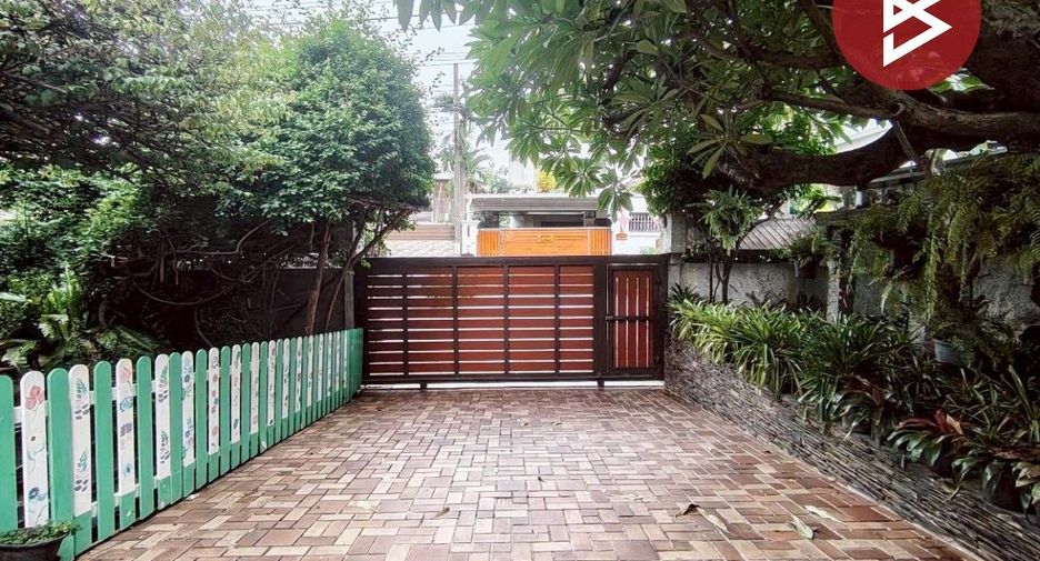 Casa en venta de 3 habitaciones en Huai Khwang, Bangkok