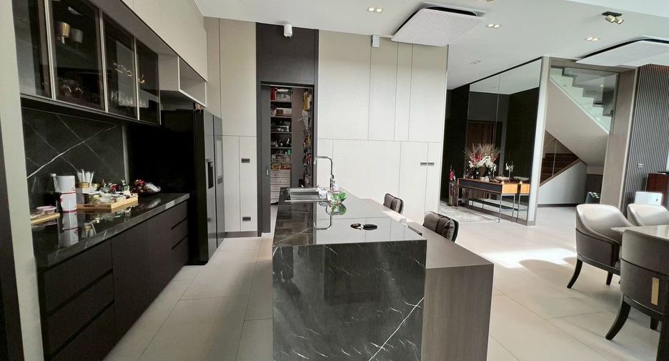 Haus zum Kauf mit 5 Zimmer in Bang Phli, Samut Prakan