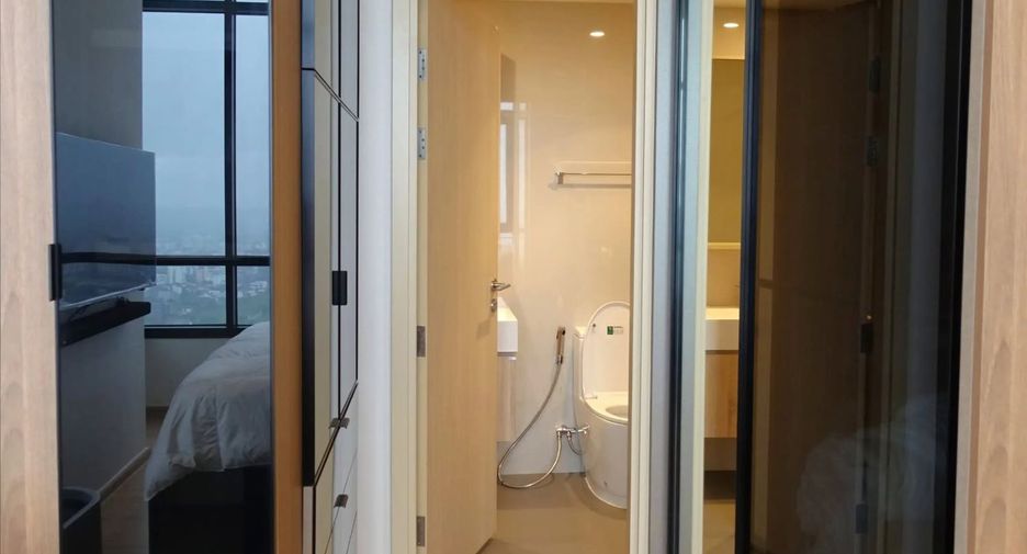 For rent and for sale 2 bedrooms condo in Watthana, Bangkok