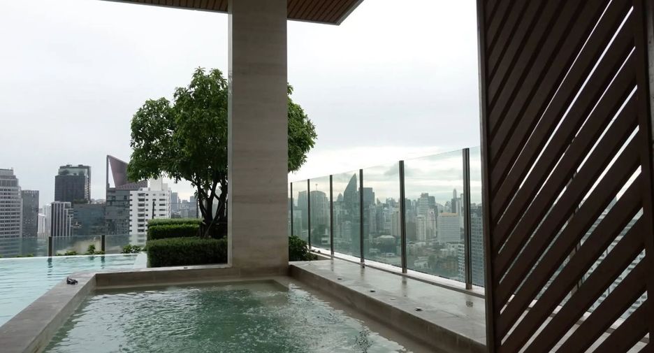 For rent and for sale 2 bedrooms condo in Watthana, Bangkok