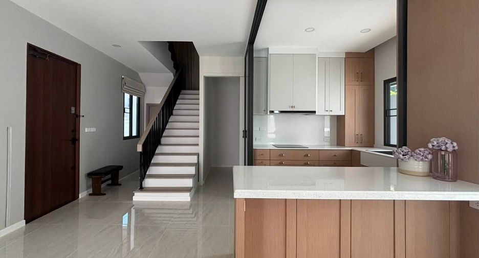 Haus zur Miete und zum Kauf mit 4 Zimmer in Bang Lamung, Chonburi