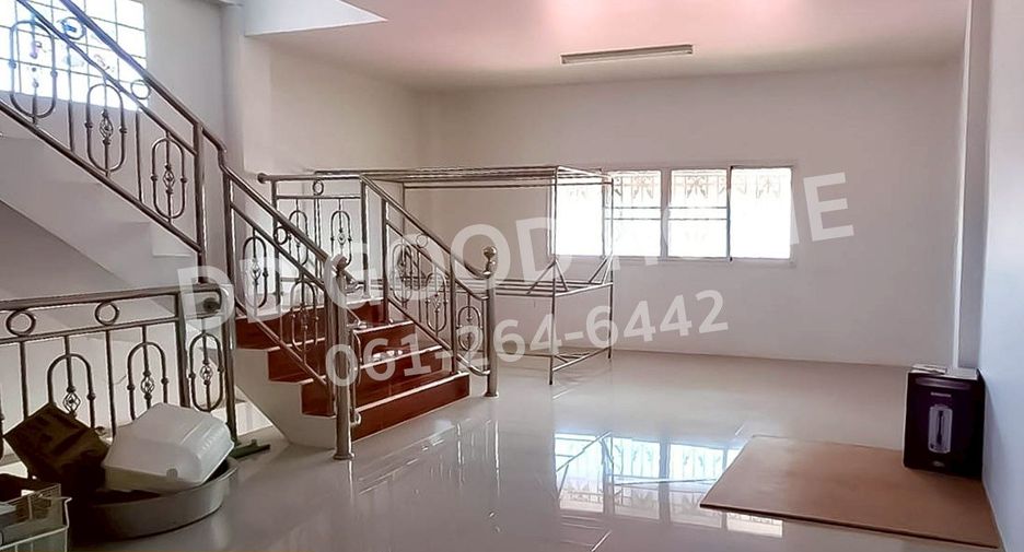 For sale 6 bedrooms retail Space in Mueang Chaiyaphum, Chaiyaphum