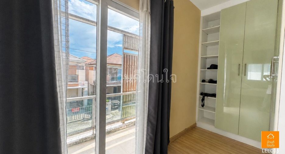 For sale 3 bedrooms house in Mueang Samut Prakan, Samut Prakan